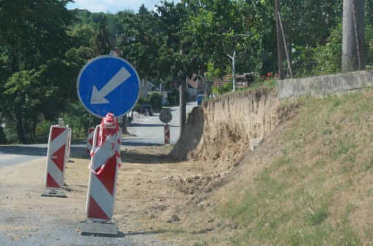 Ve Lhotkách začala stavba chodníku