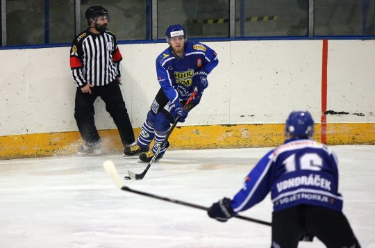 Velkomeziříčští hokejisté si vítězstvím nad Kroměříží zajistili první místo  v tabulce Krajské ligy