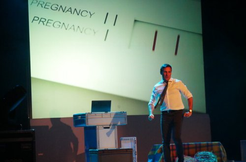 Otec v šestinedělí pobavil