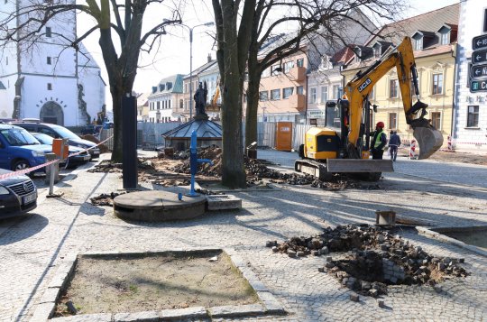 Lípy na náměstí dostanou nový substrát i ochranu