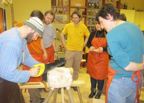 Kurzy řezbářství se setkaly se zájmem