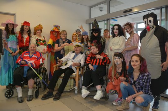 Domov pro seniory provoněly jitrnice a prošel průvod masopustních masek