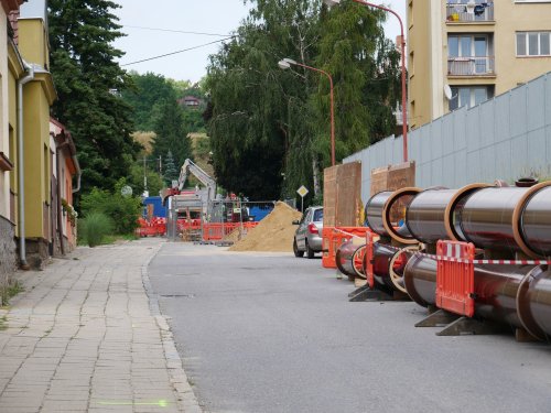 V ulici Nad Gymnáziem se pokračuje s opravami