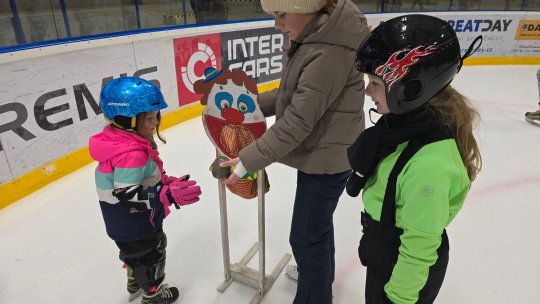 Vánoční bruslení přilákalo desítky zájemců