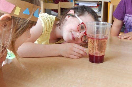 Děti z křižanovské mateřinky zkoušely vyvolat sopečnou erupci