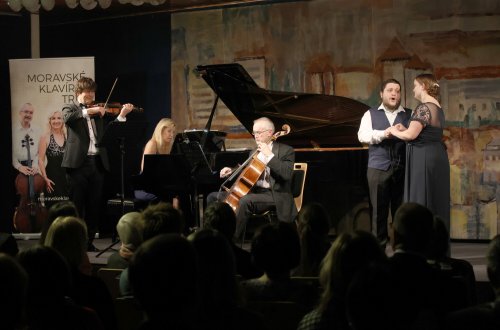 Novoroční koncert s přípitkem si lidé užili