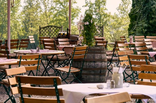 Očkovat se mohou čtyřicátníci, otevírají se zahrádky restaurací i fitness centra