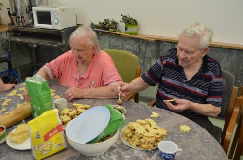 Domov pro seniory provoněla pizza i cukroví