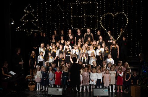 Sbory potěšily zaplněný velký sál