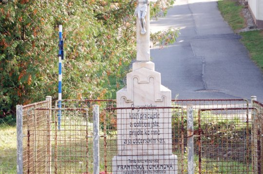 Mostiště: Tomanův kříž