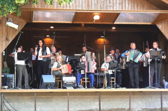 Harmonikáři zvou na setkání do Lhotek