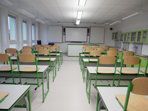 Od pondělí 12. dubna končí nouzový stav. Otevírají se některé maloobchody a část dětí se vrací do škol