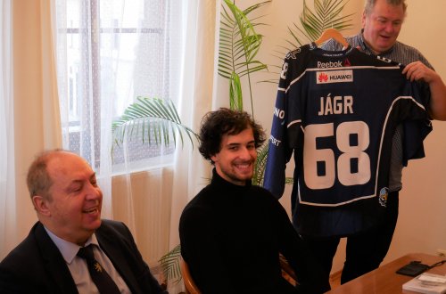 Nadace Milana Nového podpoří synagogu koncertem a dražbou dresu Jaromíra Jágra