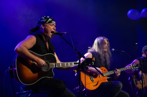 Jupiter byl v pátek zahalen do černobílé