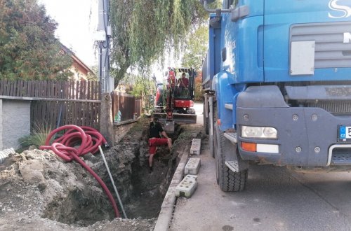 Stavba chodníku v Radslavicích začala