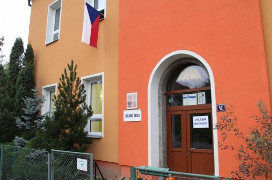 Blíží se volby do Parlamentu a hlasování v místním referendu