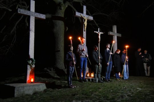 Křížová cesta ke Třem křížům