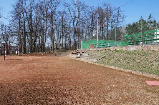 Oprava kurtů v Areálu zdraví vyjde město na 14 milionů korun