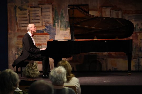 Špičkový klavírista připravil posluchačům nevšední zážitek