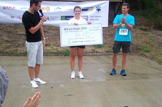 Třetí ročník Běhu pro hospic zaplatil automobil