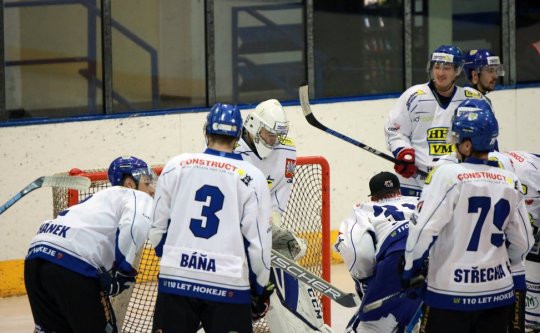Velkomeziříčští hokejisté si připsali další výhru. Dvě kola před koncem základní části drží první příčku