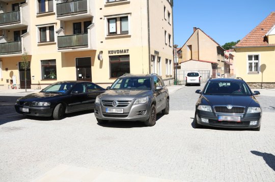 Řidiči blokují bezbariérový přístup do Kotvičky