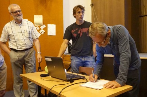 Občanská iniciativa shromažďuje podpisy pod návrh referenda