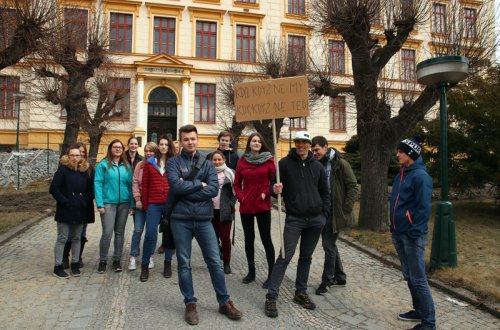 Studenti vyšli ven i ve Velkém Meziříčí