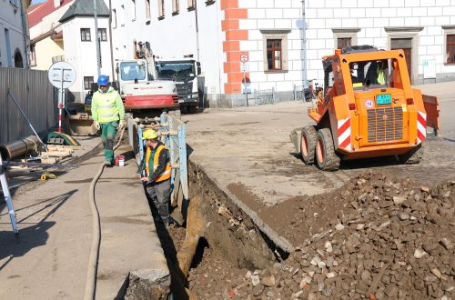 Kanalizace na spodní straně náměstí finišuje
