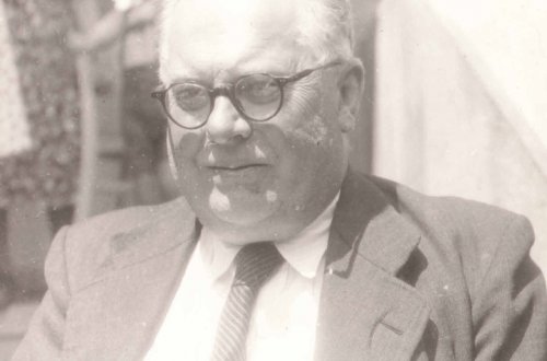 Pan učitel  s válečnými kříži