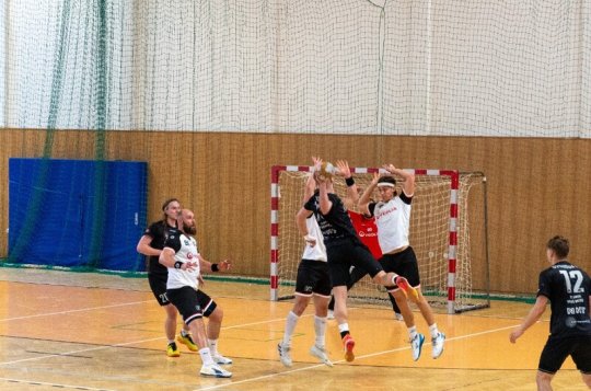 HÁZENÁ: Mužům 1. liga nakonec těsně unikla