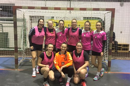 Tradiční vánoční házenkářský turnaj ovládly ženy