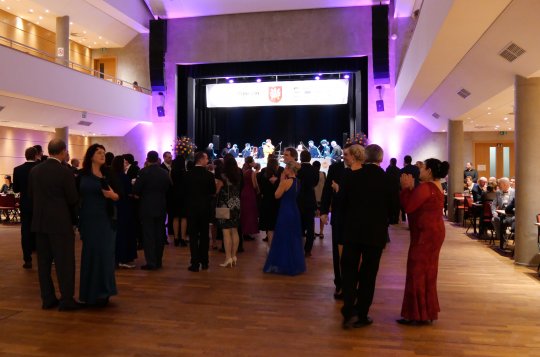 Městský ples roztančila osvědčená kapela The People