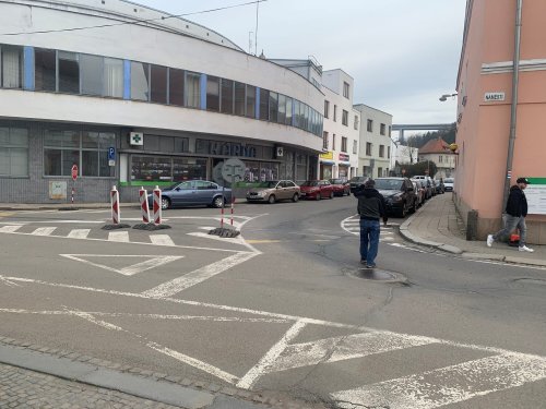 Dopoledne nejezděte na náměstí