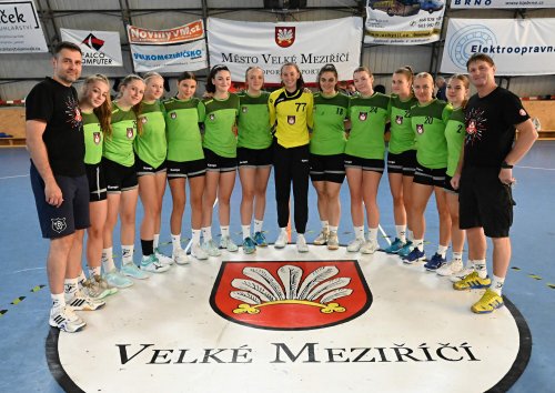 Starší dorostenky poslední herní přípravu zvládly