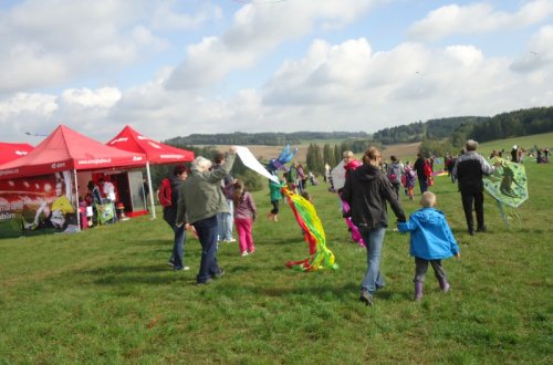 Víkendové tipy: Drakiáda, ale i odhalení památníku v Křižanově