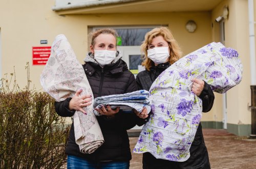 Velmez nosí roušky