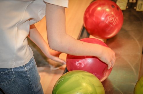 Hráči bowlingu odehráli první hrací den prvního kola