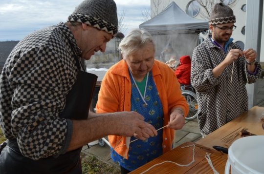 V domově pro seniory plnili jitrnice a míchali škvarky