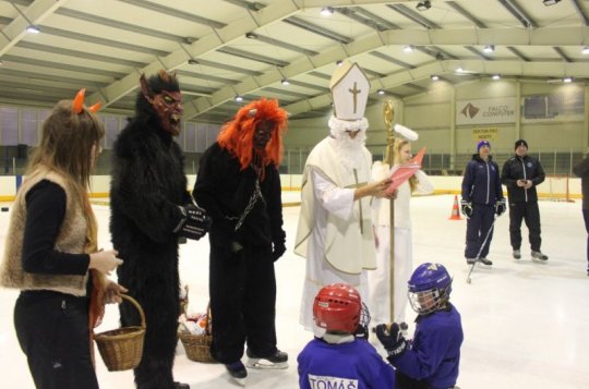 Mikuláš navštívil nejmladší hokejisty