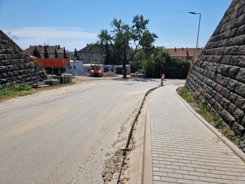 Uzavírka pod viaduktem se o dva týdny prodlužuje