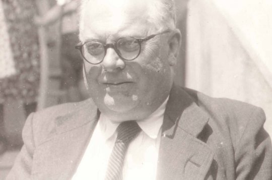 Pan učitel  s válečnými kříži