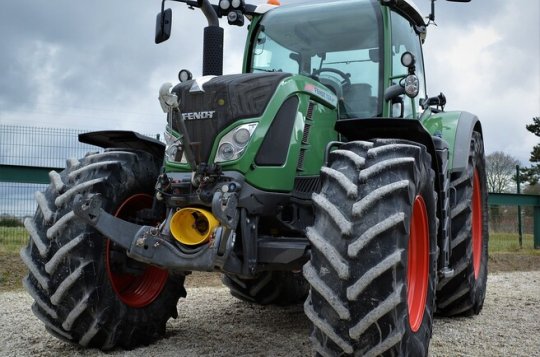 Traktory jedou i na Velmez