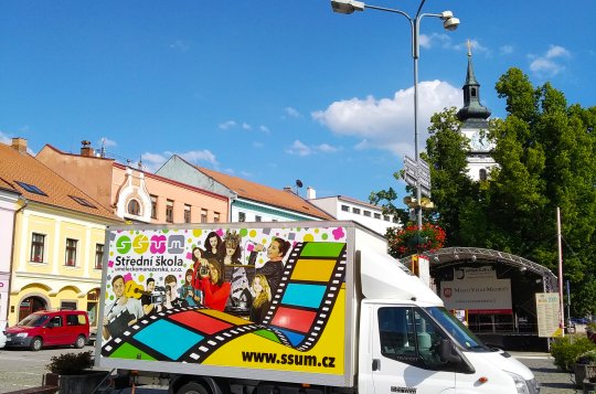 Promítání kinematografu v Meziříčí vyneslo Kontu bariéry bezmála deset tisíc korun