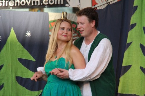 Sobotní večer na náměstí patřil pohádkám a dětem