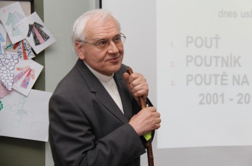 Jan Peňáz v Husově domě vyprávěl o poutnictví. Pozval i k pouti na Velehrad