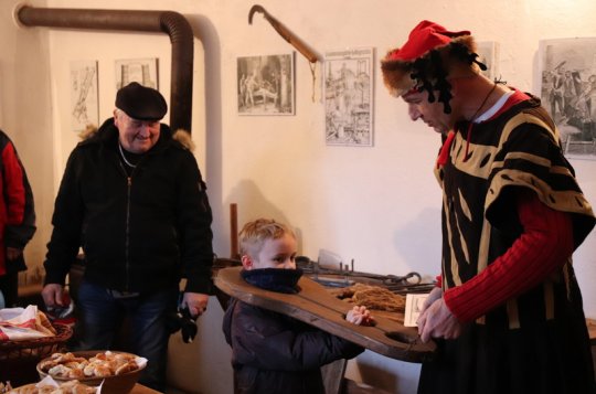 Hosty v katovně vítal krevní písař Martin s Johanou