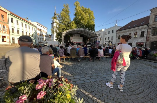 Nedělní podvečer zpříjemnila kapela Tataband
