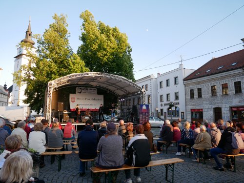 Páteční večer zpříjemnil Zpívajíc hasič