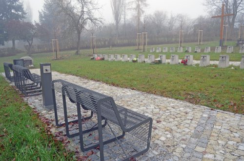 Úpravy pietního místa jsou u konce. Technické zázemí obřadní síně město modernizuje a hřbitov rozšiřuje 